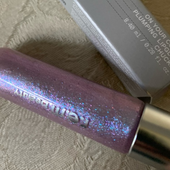 R.E.M Beauty On Your Collar Plumping Lipgloss in Chuckie BNIB - Picture 9 of 16